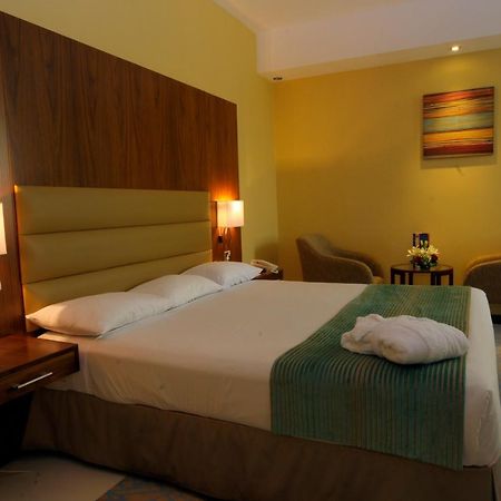 Howard Johnson By Wyndham Abu Dhabi Downtown Εξωτερικό φωτογραφία